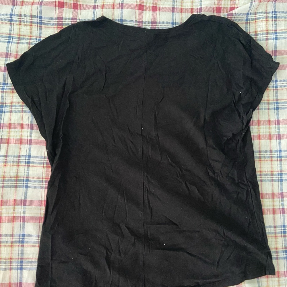Basic black tee - Picture 2 of 3